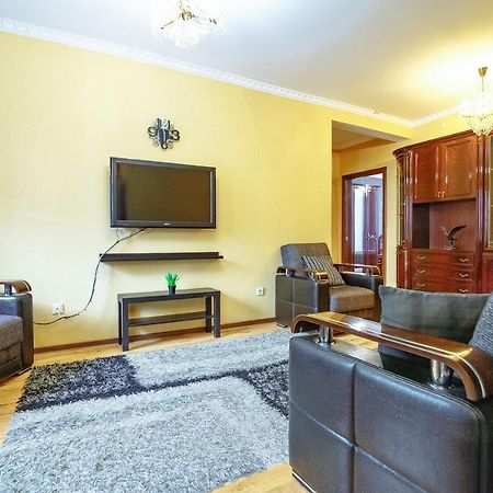 Two bedroom apartment on Syganak street 64-1 Astana Buitenkant foto