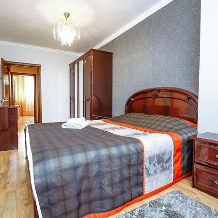 Two bedroom apartment on Syganak street 64-1 Astana Buitenkant foto