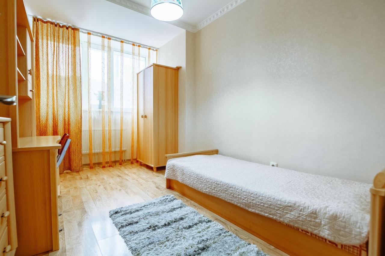 Two bedroom apartment on Syganak street 64-1 Astana Buitenkant foto